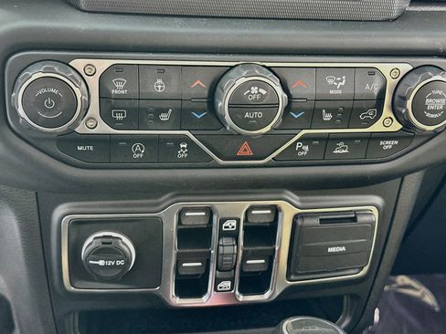 Used 2023 Jeep Gladiator Willys image 15