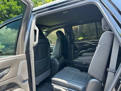 Used 2023 Cadillac Escalade Premium Luxury AWD/4WD image 41