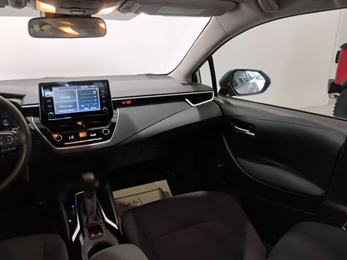 Used 2020 Toyota Corolla LE FWD image 10