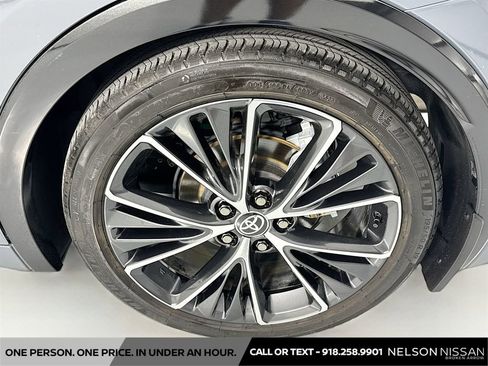 Used 2024 Toyota Prius XLE FWD image 30