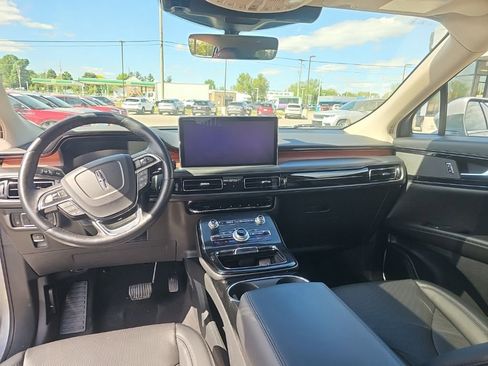 Used 2023 Lincoln Nautilus Reserve AWD/4WD image 10