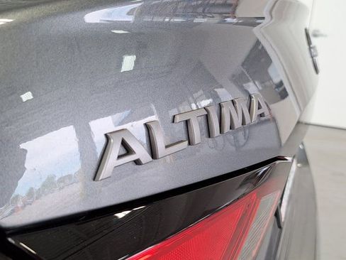 Used 2025 Nissan Altima 2.5 SV FWD image 30