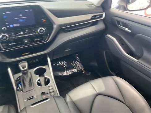 Certified 2024 Toyota Highlander XLE FWD image 27