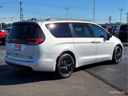 Used 2024 Chrysler Pacifica Limited w/ S Appearance Package AWD/4WD image 13