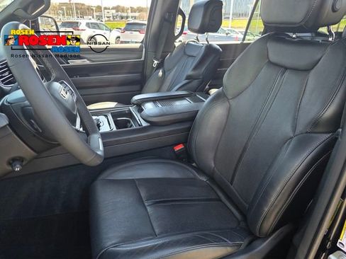 Used 2024 Jeep Wagoneer L Series II w/ Flexible Seating Group AWD/4WD image 24