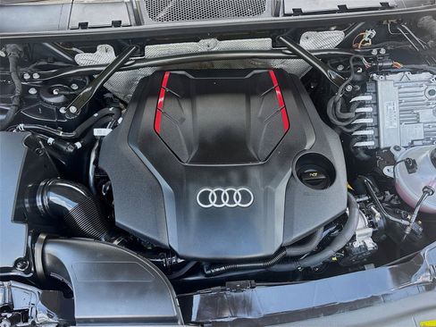 Used 2023 Audi SQ5 Premium Plus w/ Premium Plus Package AWD/4WD image 32
