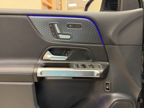 Used 2024 Mercedes-Benz GLB 250 image 25