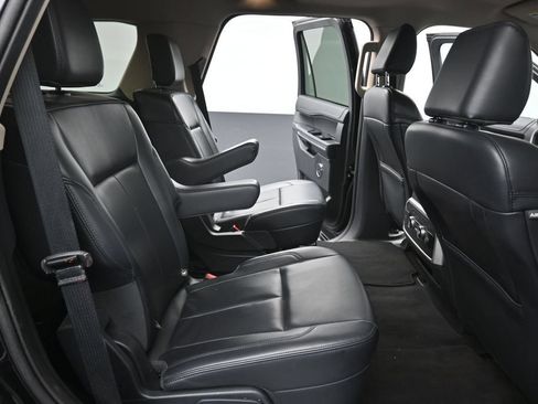 Used 2024 Ford Expedition XLT RWD image 10
