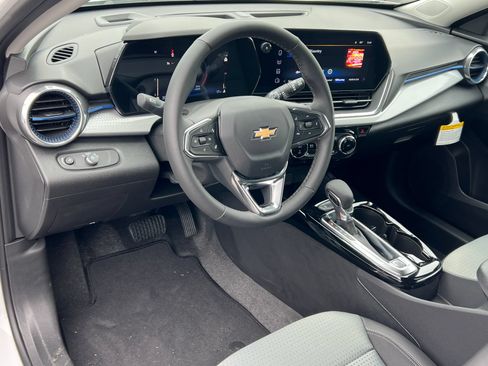 New 2026 Chevrolet Trax LT w/ LT Convenience Package FWD image 14