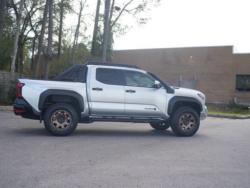 Used 2024 Toyota Tacoma Trailhunter HV 4x4 4dr Double image 5