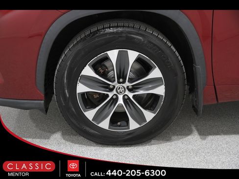 Used 2020 Toyota Highlander XLE image 22