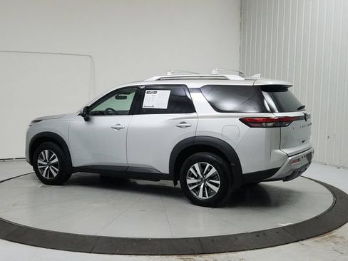 Used 2025 Nissan Pathfinder SL AWD/4WD image 5