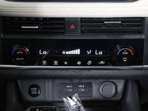 Certified 2025 Nissan Rogue SV image 22