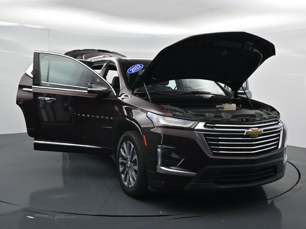 Used 2023 Chevrolet Traverse Premier FWD image 43