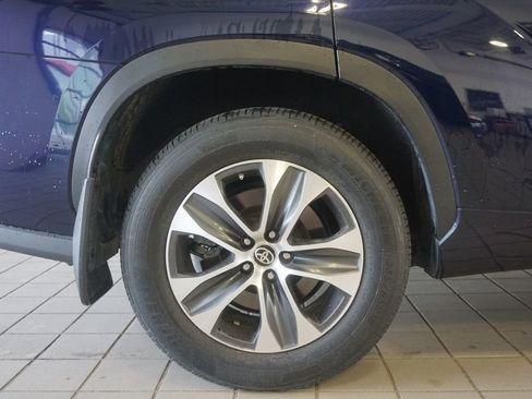 Used 2022 Toyota Highlander XLE AWD/4WD image 31