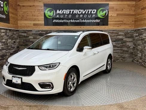 Used 2022 Chrysler Pacifica Limited FWD image 4