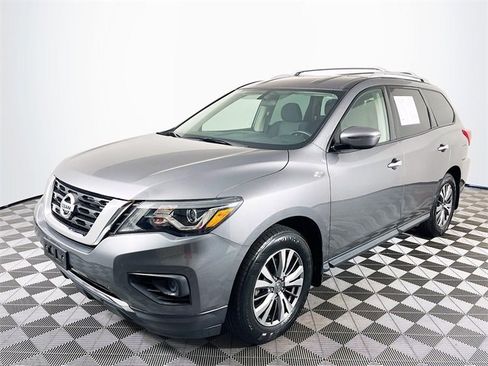 Used 2020 Nissan Pathfinder S image 4