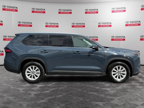 Used 2025 Toyota Grand Highlander AWD image 4