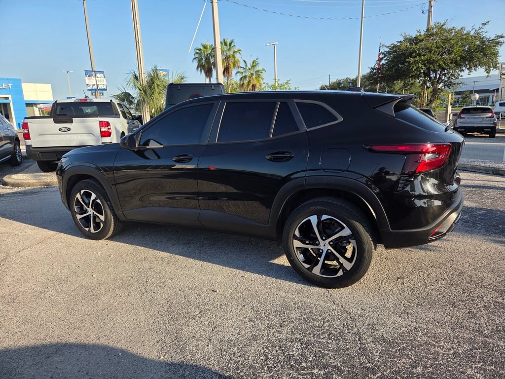 Certified 2024 Chevrolet Trax RS FWD image 9