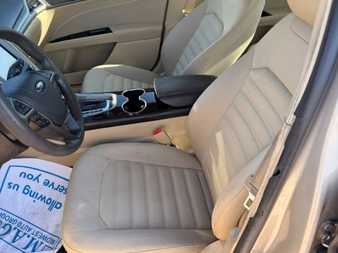 Used 2015 Ford Fusion SE image 10