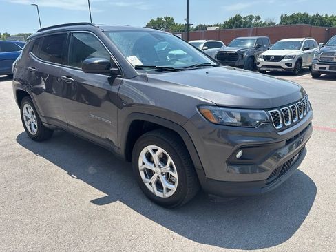 Used 2024 Jeep Compass Latitude AWD/4WD image 3