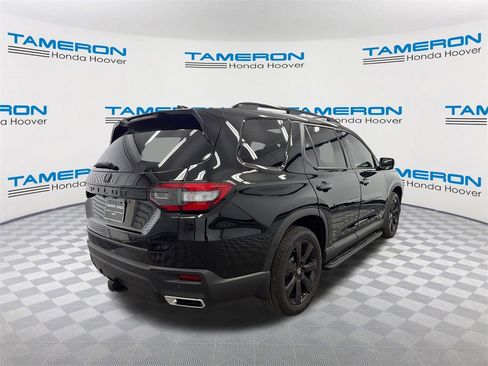 Used 2025 Honda Pilot Black Edition image 5