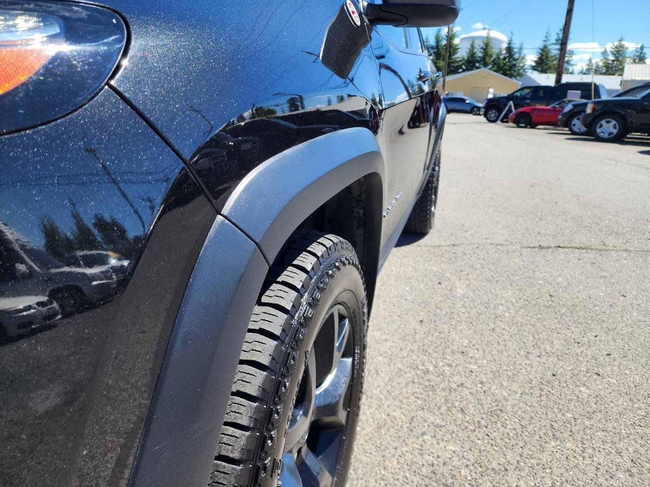 Used 2016 Jeep Cherokee Trailhawk w/ Leather Interior Group AWD/4WD image 32