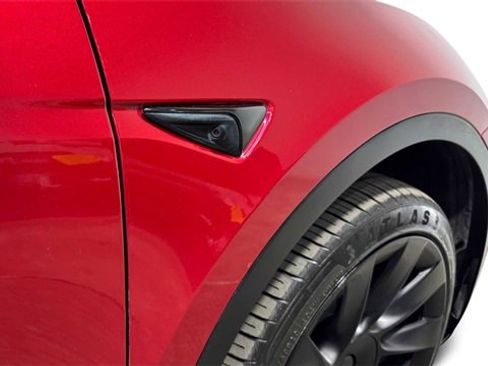 Used 2023 Tesla Model Y Long Range image 11