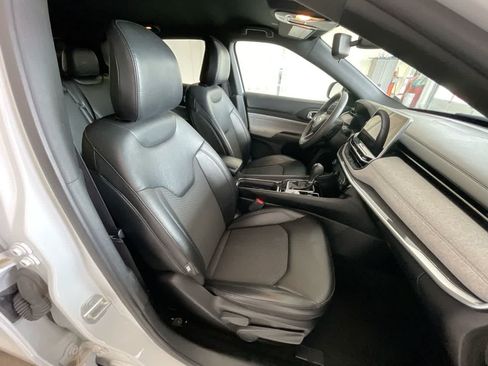 Used 2024 Jeep Compass Latitude AWD/4WD image 23