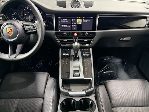 Certified 2026 Porsche Macan AWD/4WD image 19