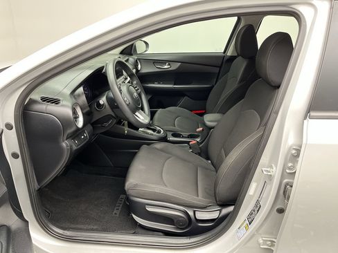 Used 2019 Kia Forte LXS FWD image 3