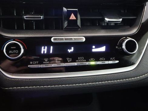 Used 2019 Toyota Corolla SE image 19