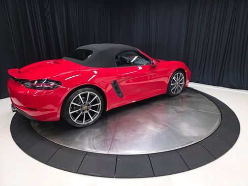Used 2021 Porsche 718 Boxster RWD image 12