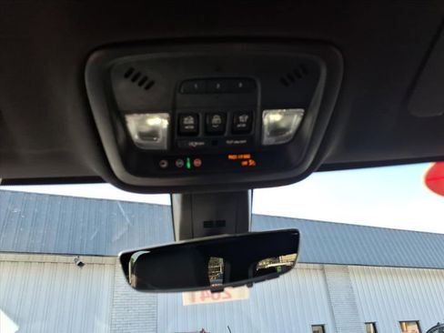 Used 2023 Chevrolet Traverse RS image 24