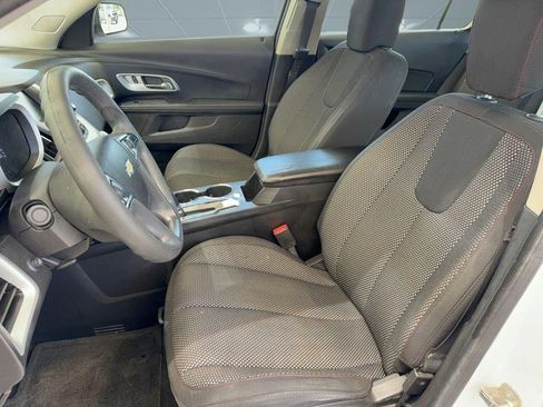 Used 2017 Chevrolet Equinox LS FWD image 4
