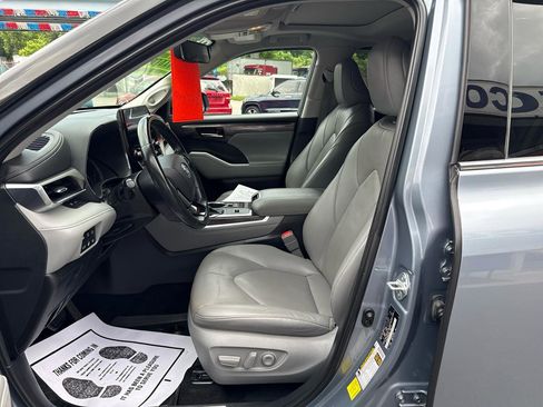 Used 2021 Toyota Highlander Limited AWD/4WD image 11