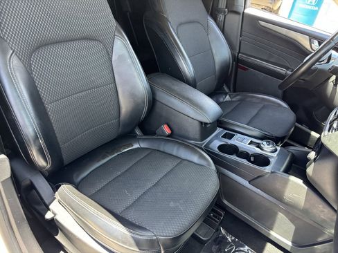 Used 2023 Ford Escape SE FWD image 8