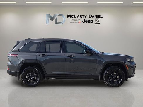 New 2026 Jeep Grand Cherokee Altitude image 6