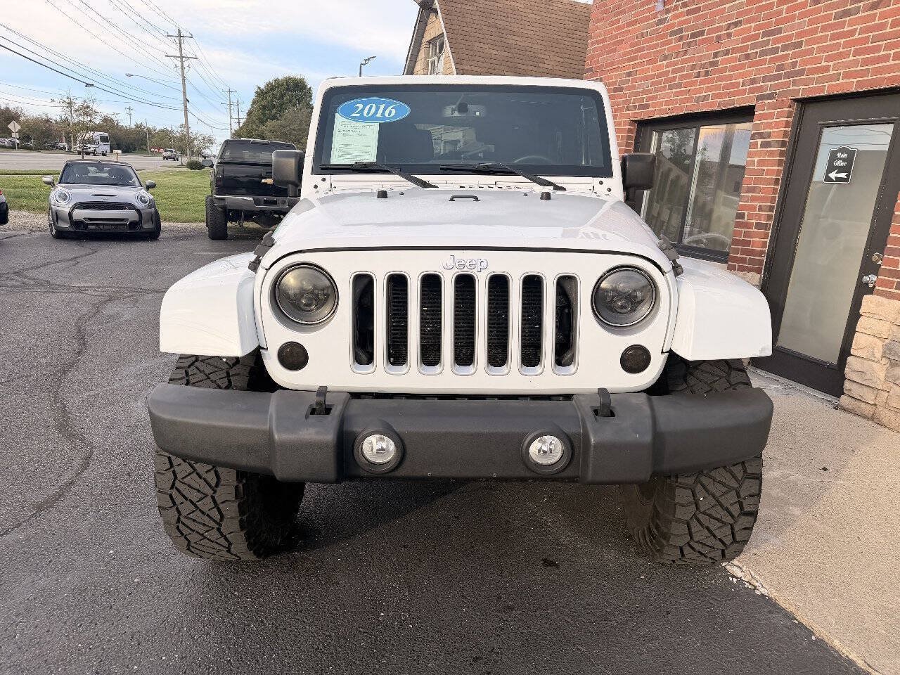 Used 2016 Jeep Wrangler Sahara w/ Dual Top Group AWD/4WD image 3