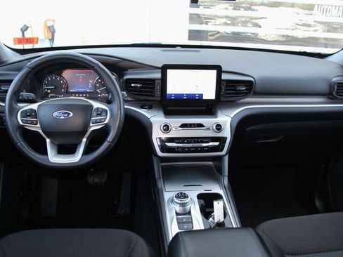 Used 2022 Ford Explorer XLT image 33