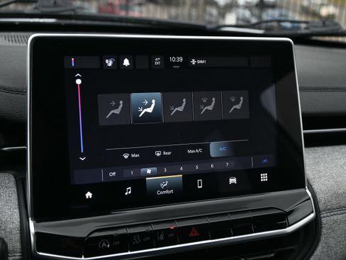 Used 2023 Jeep Compass Latitude image 21