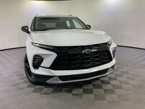 Used 2025 Chevrolet Blazer LT w/ Convenience Package FWD image 8