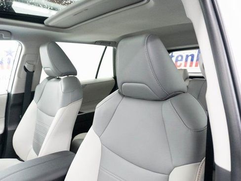 Used 2025 Toyota RAV4 XLE Premium image 18
