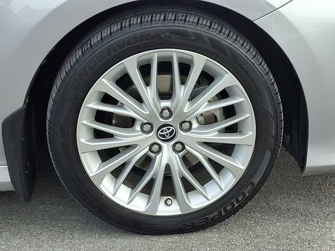 Used 2019 Toyota Camry XLE w/ Navigation Package image 8
