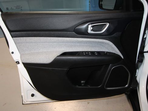 Used 2022 Jeep Compass Latitude FWD image 5