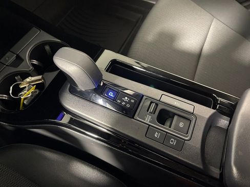 Certified 2025 Toyota Prius LE image 22