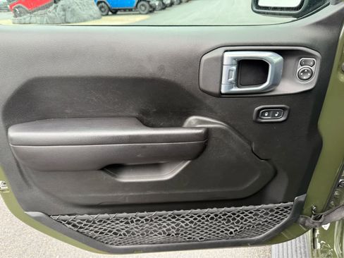 Used 2021 Jeep Gladiator Sport image 10