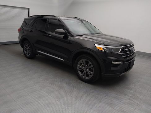 Used 2023 Ford Explorer XLT w/ Equipment Group 202A AWD/4WD image 11