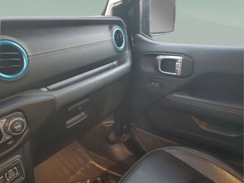 Used 2023 Jeep Wrangler Sahara image 24