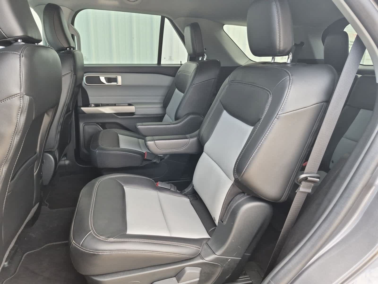 Used 2023 Ford Explorer XLT w/ Equipment Group 202A RWD image 24